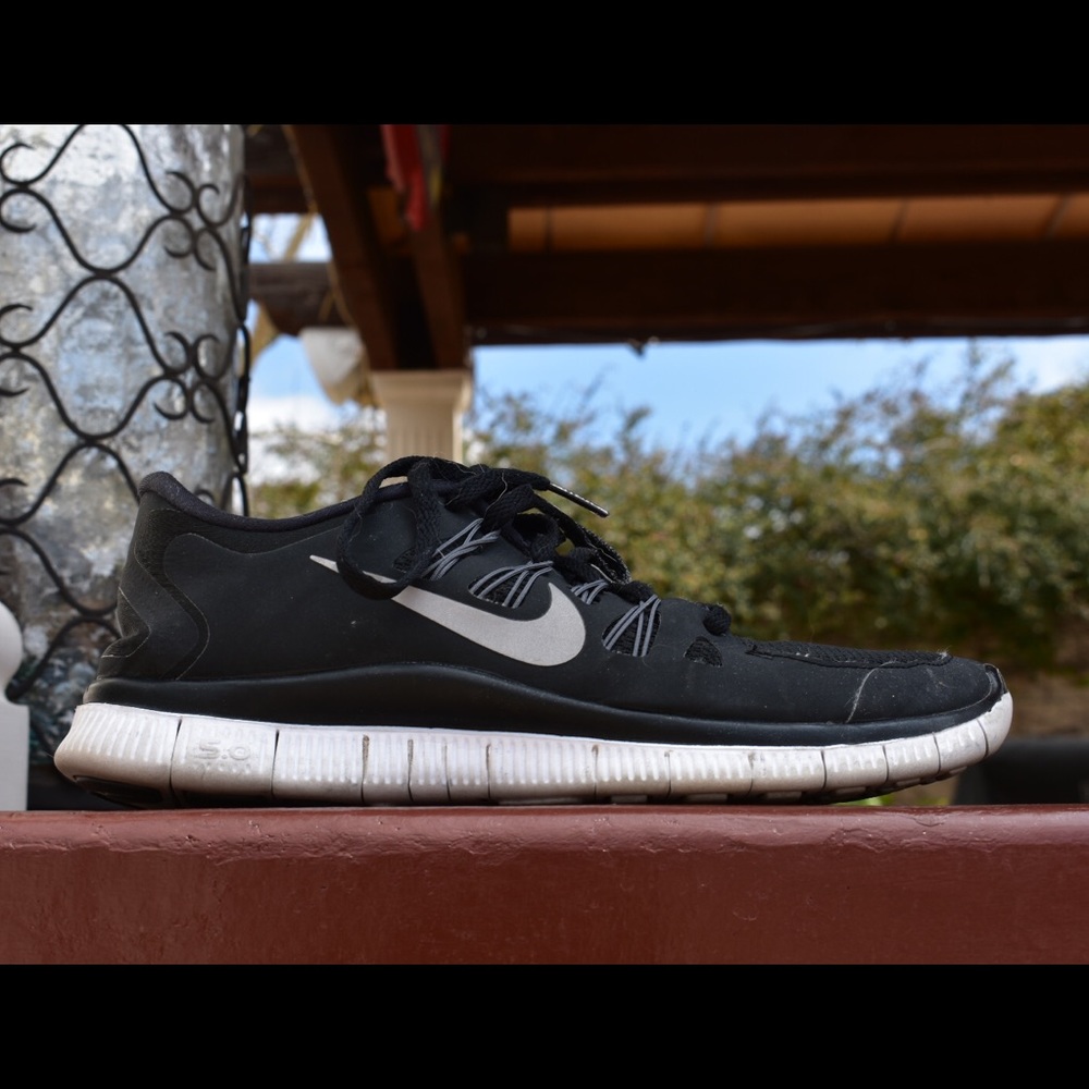 BLACK WOMAN NIKES-SIZE 10